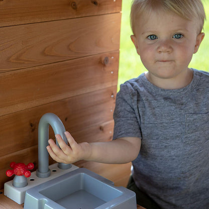 Backyard Discovery Spielhaus Aspen aus Holz | Outdoor Kinderspielhaus für den Garten inklusive Zubehör | Gartenhaus für Kinder mit Fenstern in Braun & Weiß